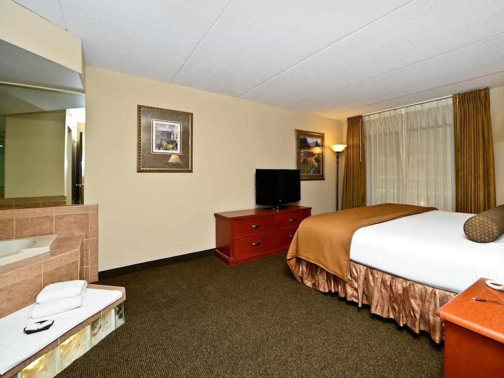 รามาดา โฮเต็ล แอนด์ คอนเฟอเรนซ์ เซ็นเตอร์ บาย วินด์แฮม พลีมัธ Hotel ภายนอก รูปภาพ