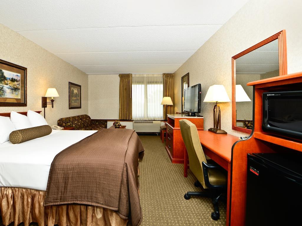 รามาดา โฮเต็ล แอนด์ คอนเฟอเรนซ์ เซ็นเตอร์ บาย วินด์แฮม พลีมัธ Hotel ภายนอก รูปภาพ