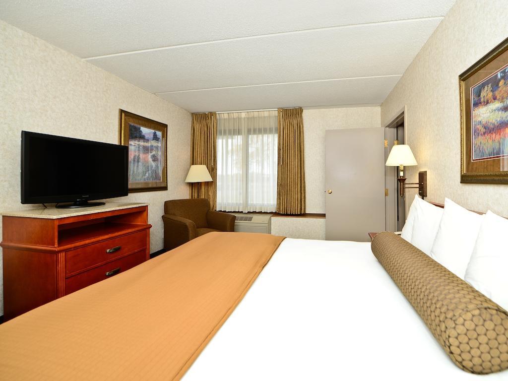 รามาดา โฮเต็ล แอนด์ คอนเฟอเรนซ์ เซ็นเตอร์ บาย วินด์แฮม พลีมัธ Hotel ภายนอก รูปภาพ