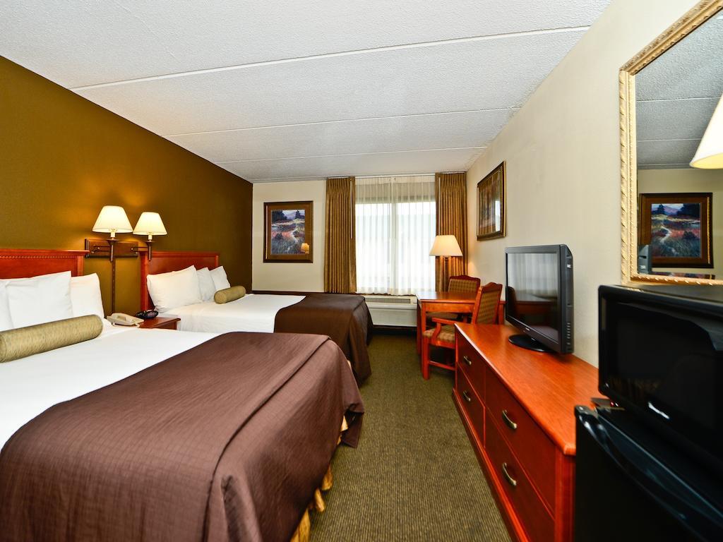รามาดา โฮเต็ล แอนด์ คอนเฟอเรนซ์ เซ็นเตอร์ บาย วินด์แฮม พลีมัธ Hotel ภายนอก รูปภาพ
