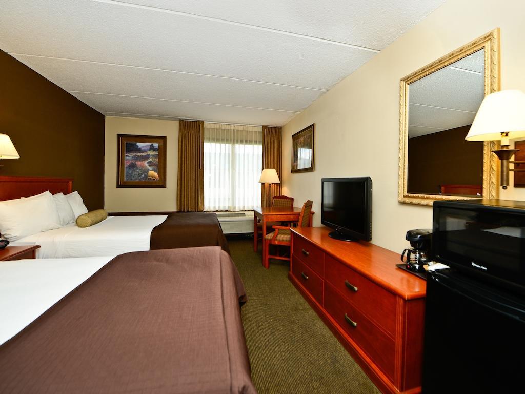 รามาดา โฮเต็ล แอนด์ คอนเฟอเรนซ์ เซ็นเตอร์ บาย วินด์แฮม พลีมัธ Hotel ภายนอก รูปภาพ