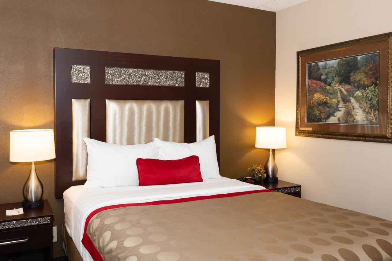 รามาดา โฮเต็ล แอนด์ คอนเฟอเรนซ์ เซ็นเตอร์ บาย วินด์แฮม พลีมัธ Hotel ภายนอก รูปภาพ